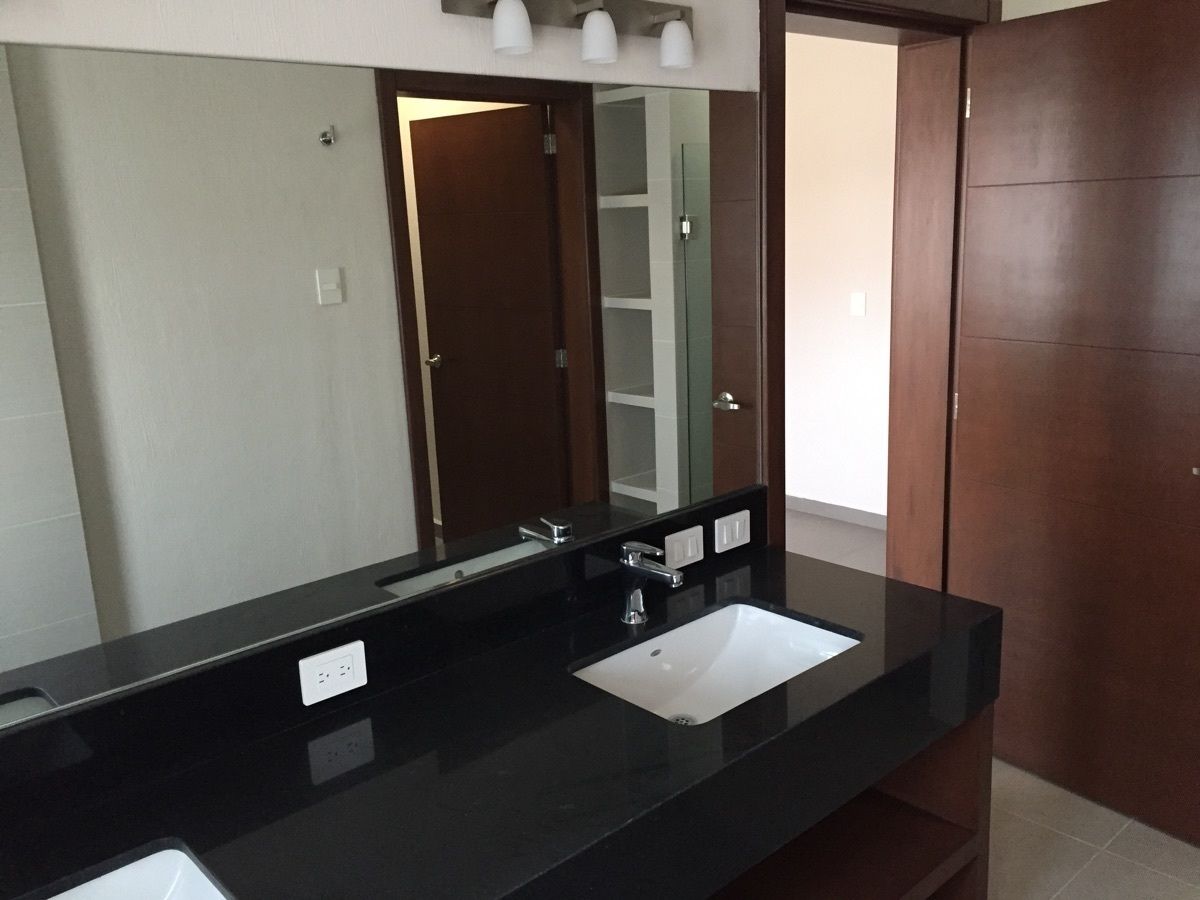 25 de 48: Doble ovalìn en baño principal