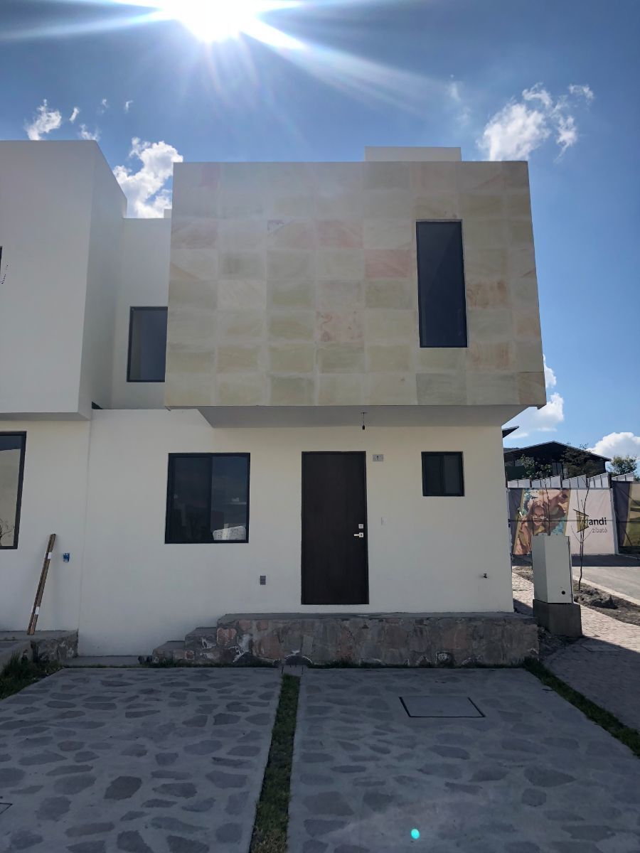 4 de 10: Fachada de Casa