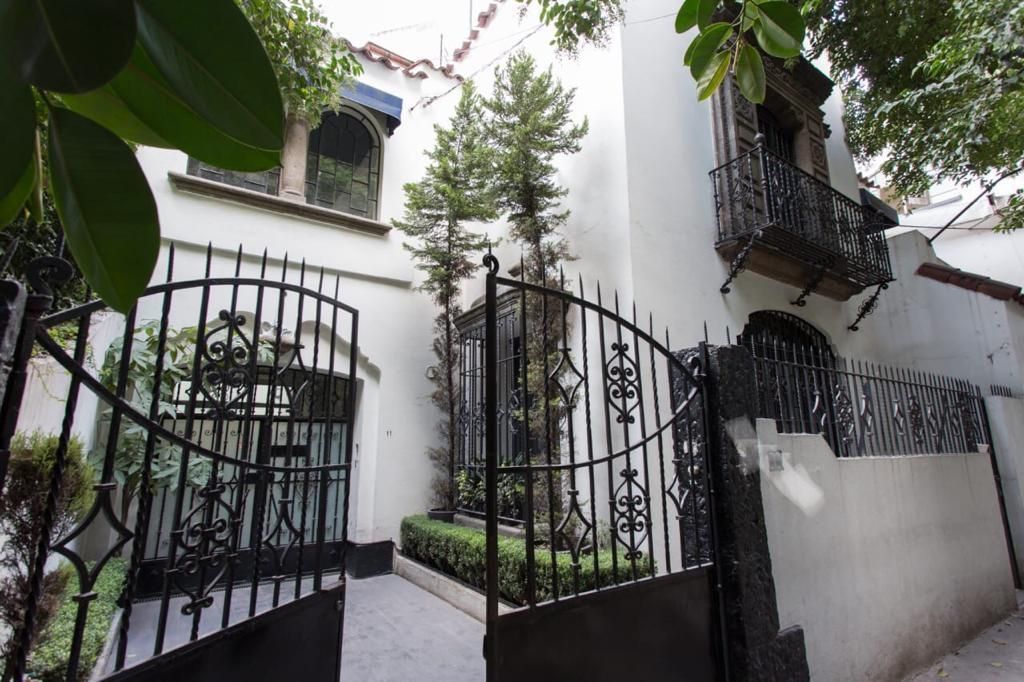Elegante e iluminada casa con uso de suelo oficina en Hipódromo Condesa,  CDMX | EasyBroker