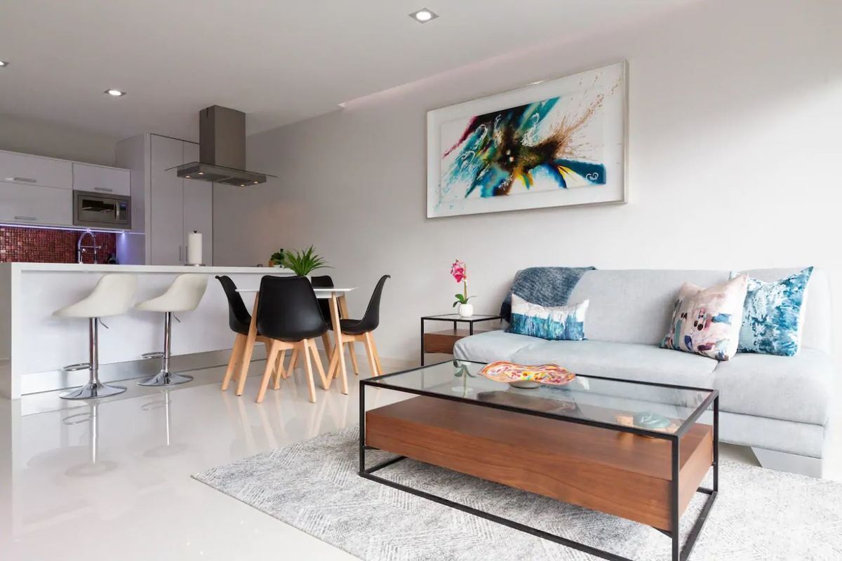 4 of 44: Cocina y Sala