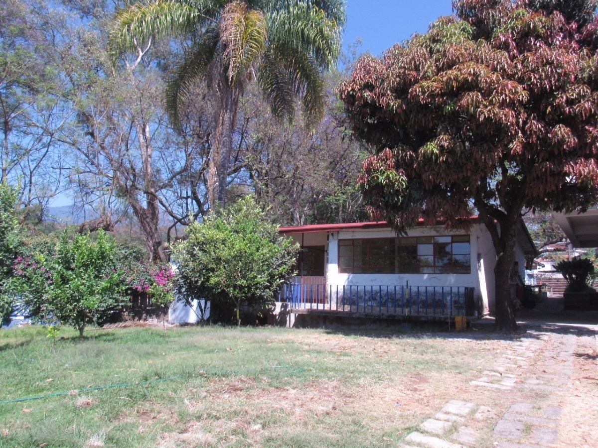 1 of 12: Fachada