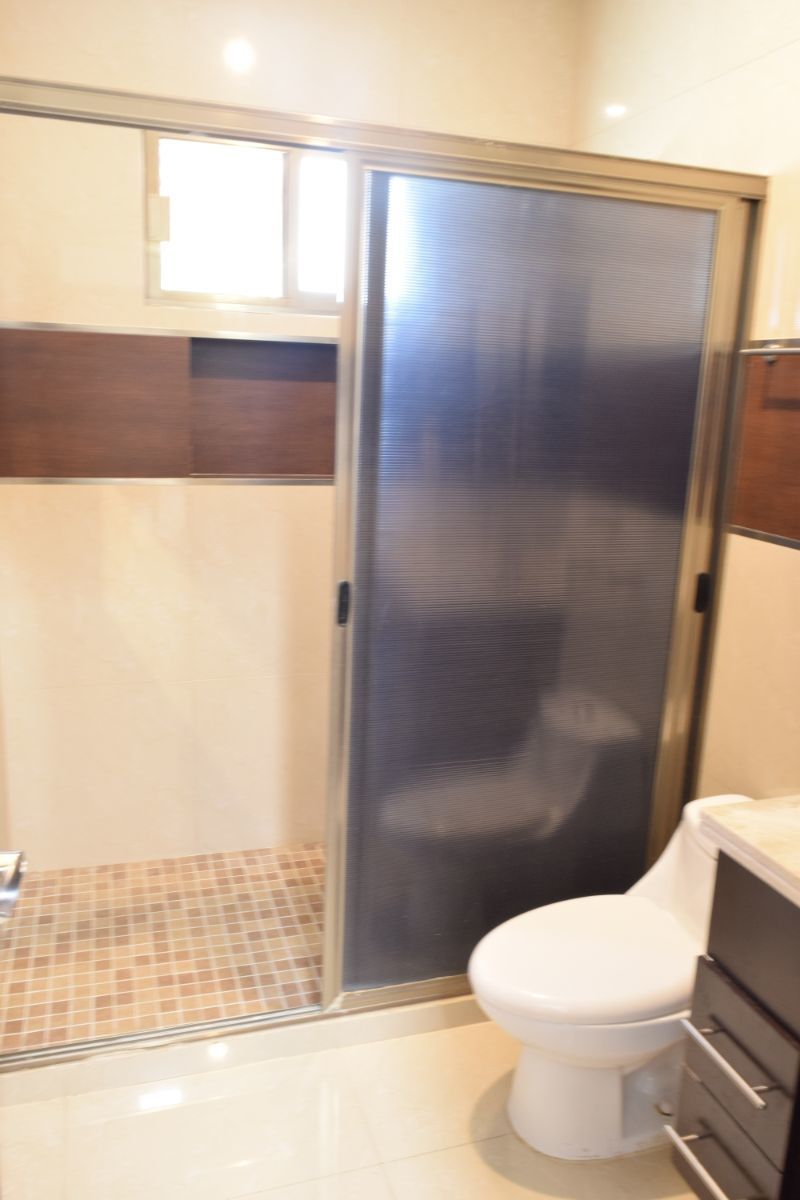 9 de 9: Cada recamara cuenta con baños completos