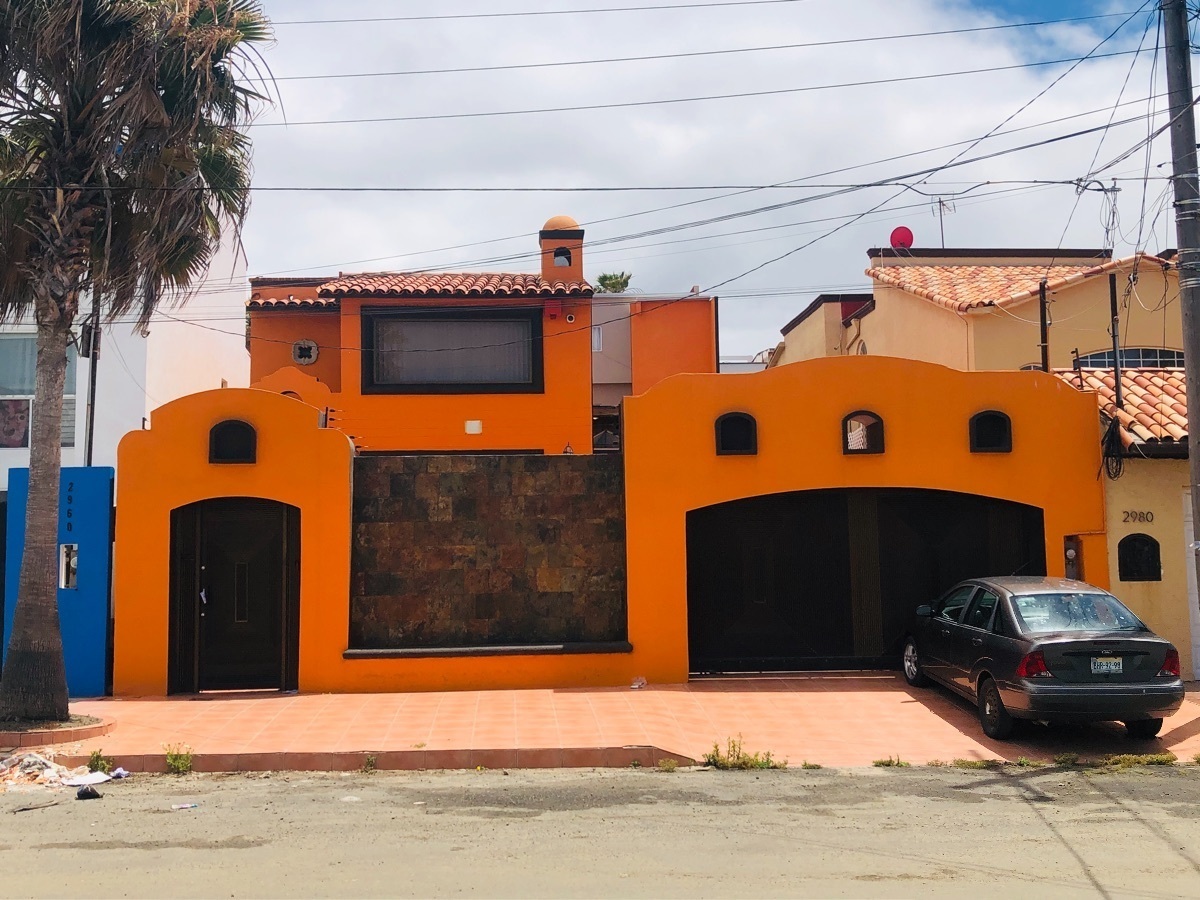 Casa en venta, Playas de Tijuana, con alberca frente al mar | EasyBroker