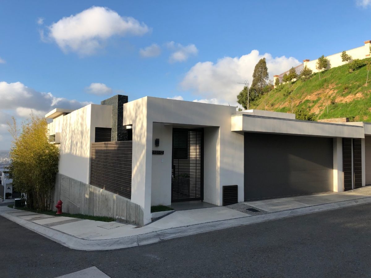 2 de 34: Fachada de la casa