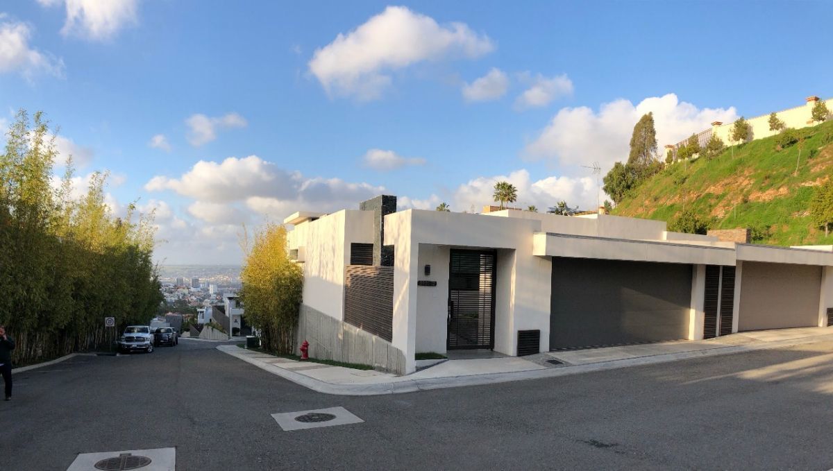 4 de 34: Fachada de la casa
