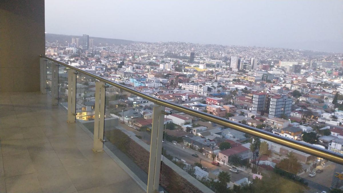 12 of 21: Terraza con espectacular vista a la ciudad