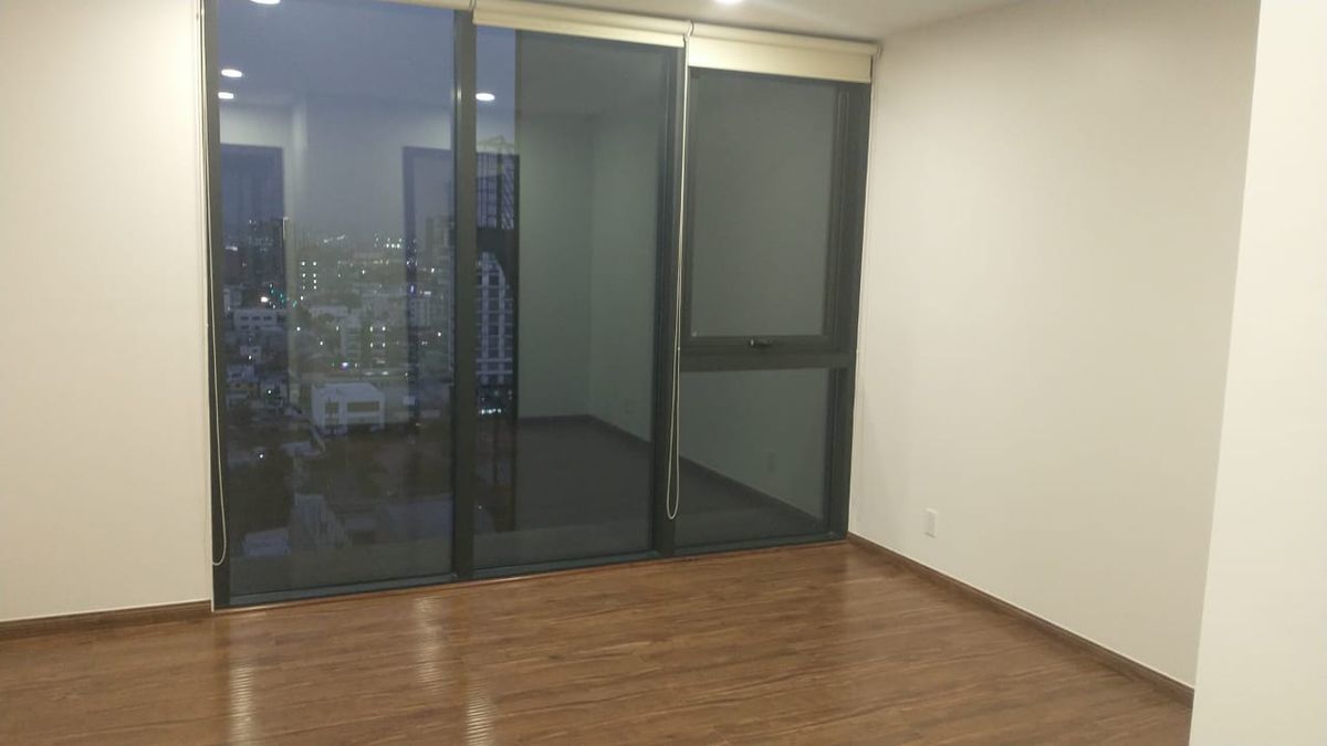 19 of 21: Recámaras con doble vidrio y persianas