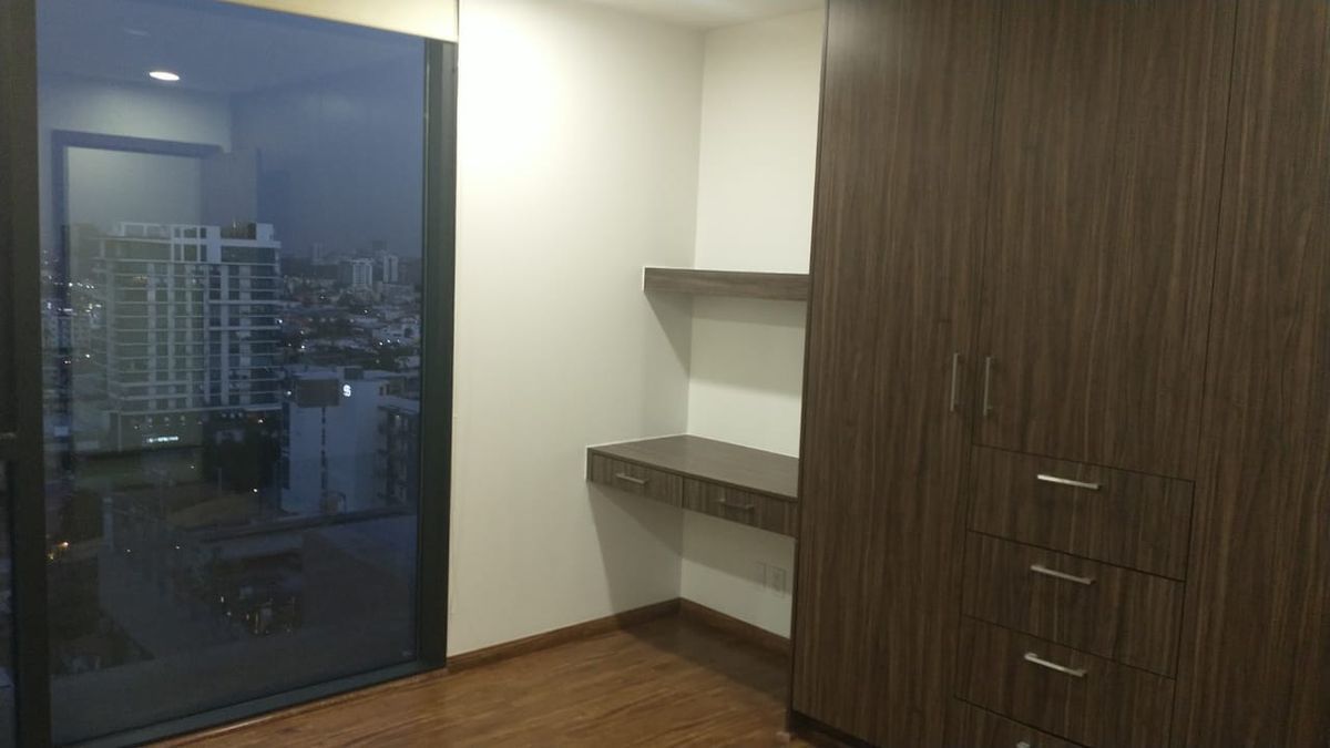 15 of 21: Recámara secundaria 1